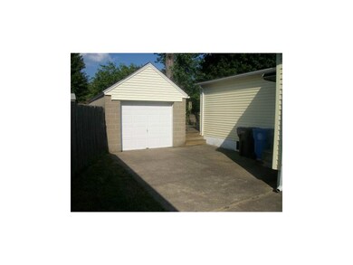 137 Overland Ave, Cranston, RI 02910 - photo 4