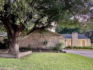 10727 Heather Hill Dr, Houston, TX 77086 - photo 3