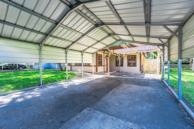 233 Mclemore Dr, Alvin, TX 77511 - photo 4