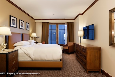 RitzCarltonUnit8209_HiRes001