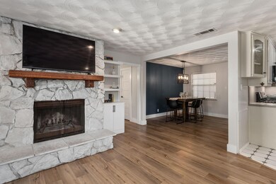 848 Timberhill Dr, Hurst, TX 76053 - photo 6