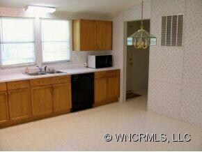 Eat-In Kitchen