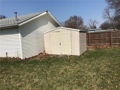 704 E 14th St N, Newton, IA 50208 - photo 3