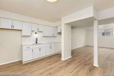 8251 Denwood Dr unit G1, Sterling Heights, MI 48312 - photo 4