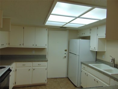 217 Stowaway Cove unit B, Lakeway, TX 78734 - photo 6