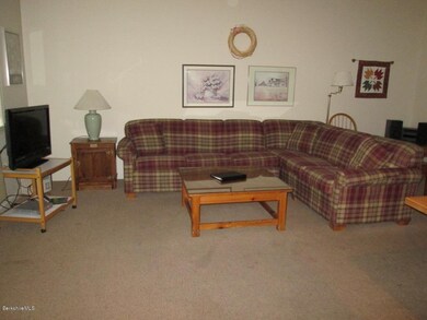 812- 2nd floor living room