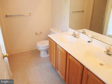 8318 Lyndhurst St, Laurel, MD 20724 - photo 7
