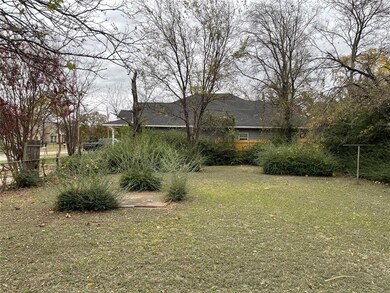 Lots of backyard space!!