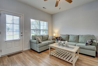 817 Isle of Palms Way-large-007-011-P476
