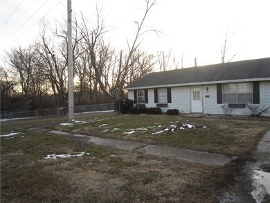813 S 5th Place, Mattoon, IL 61938 - photo 2