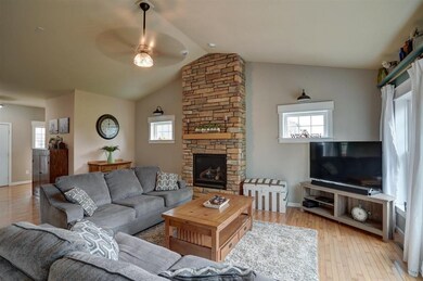 825 Sumac St, Oregon, WI 53575 - photo 7