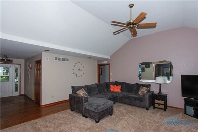 Great room with vaulted Cielings