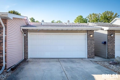 4326 W Tara Cir, Peoria, IL 61615 - photo 2