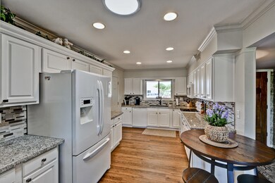 LOVELY KITCHEN WITH GRANITE COUNTER TOPS