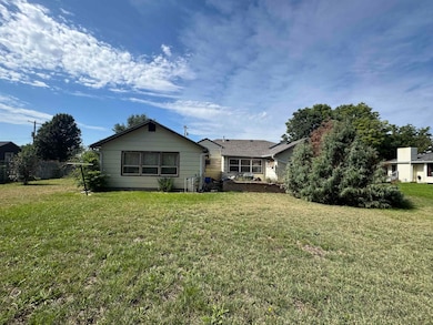 621 Fern St, Sutherland, NE 69165 - photo 4