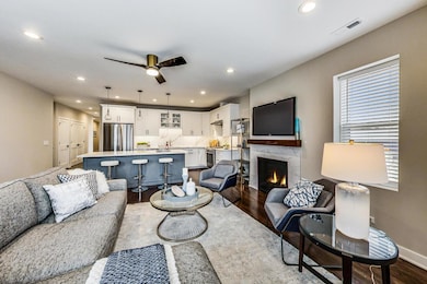 4842 N Hoyne Ave unit 2S, Chicago, IL 60625 - photo 4