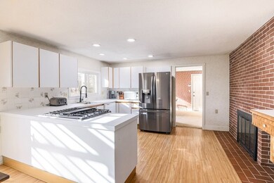 71 Maple St, North Brookfield, MA 01535 - photo 4