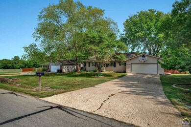 3706 SW Nottingham Rd, Topeka, KS 66610 - photo 2