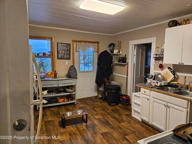 322 Oak St, Dunmore, PA 18512 - photo 3