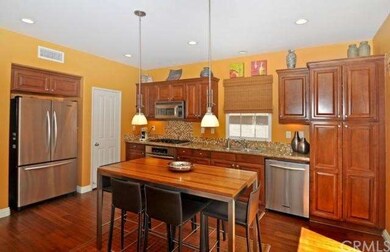 What an inviting kitchen. You would feel right at 