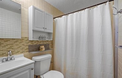 637 W Cedar St, Hurst, TX 76053 - photo 3