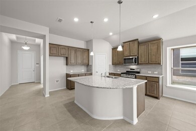 909 Eloise Ln, Cleburne, TX 76033 - photo 3