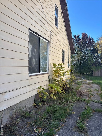 1202 Knapp Ave, Flint, MI 48503 - photo 2