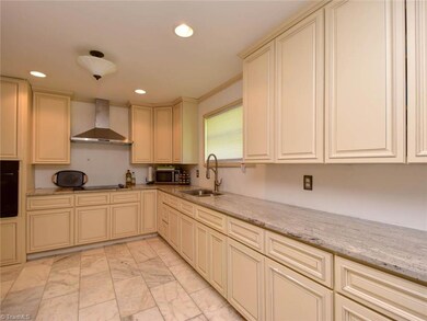 1724 Brook Dr, Asheboro, NC 27205 - photo 3