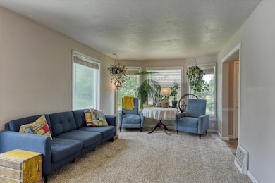 412 W Carlton Ave, Fairfield, WA 99012 - photo 3