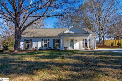 304 Lakeview Dr, Laurens, SC 29360 - photo 2