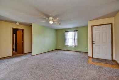 733 S Hickory Ln-102