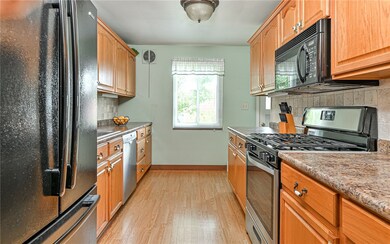 Fully equipped kitchen with gas stove, over the ra