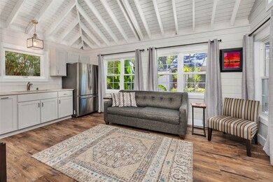 Pool House: living space