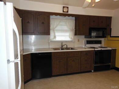 4233 Roosevelt St, Whitehall, PA 18052 - photo 6