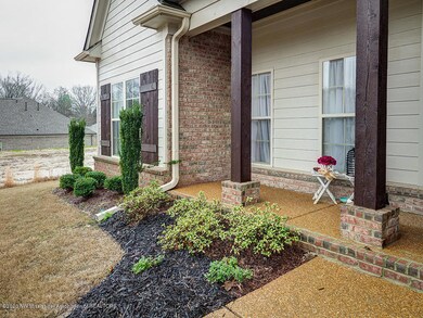 COVERED FRONT PORCH