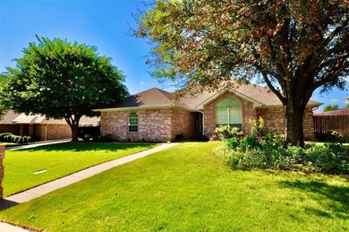910 Overton Dr, Weatherford, TX 76086 - photo 2