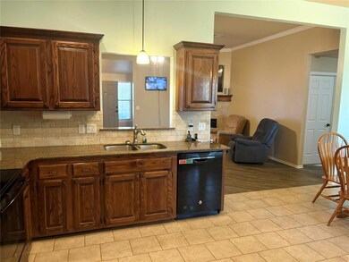 1917 Hebron Ct, Yukon, OK 73099 - photo 6