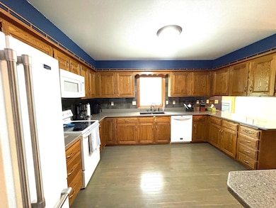 1505 Jo Ln, Yankton, SD 57078 - photo 4