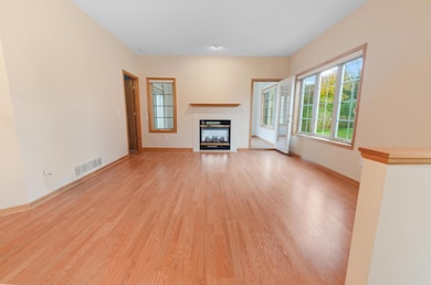 1212 Highridge Ct, Saint Paul, MN 55109 - photo 3