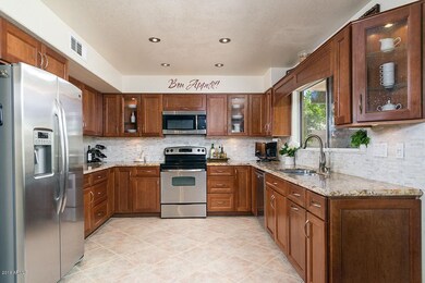 Eat-In Kitchen