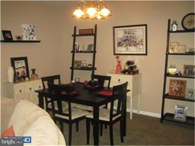 236 Colette Ct unit 1310, Levittown, PA 19057 - photo 4