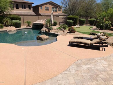 Pool & Putting Green