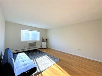 6 Mclean Place unit 4, Cambridge, MA 02140 - photo 3