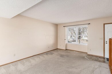 010__E 5144 Singleton Dr-014