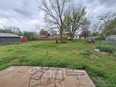 419 E Main St, Chouteau, OK 74337 - photo 6