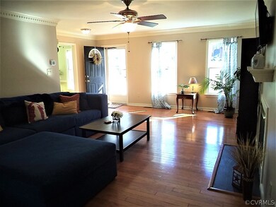 PIC.1 - FAMILY ROOM
