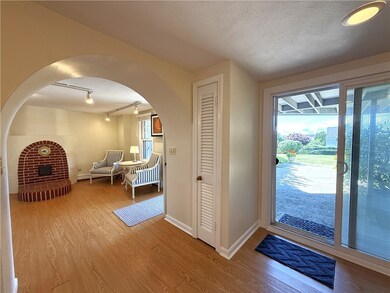 449 Wolcott Ave unit 1, Middletown, RI 02842 - photo 2