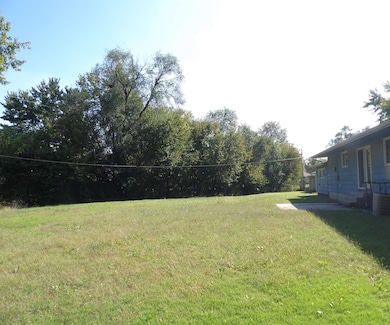 418 S Weaver St, Hesston, KS 67062 - photo 3