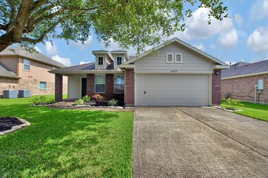 6203 Winter Oak St, Pearland, TX 77584 - photo 3