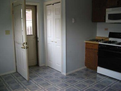 104 Siesta Rd, Carpentersville, IL 60110 - photo 6